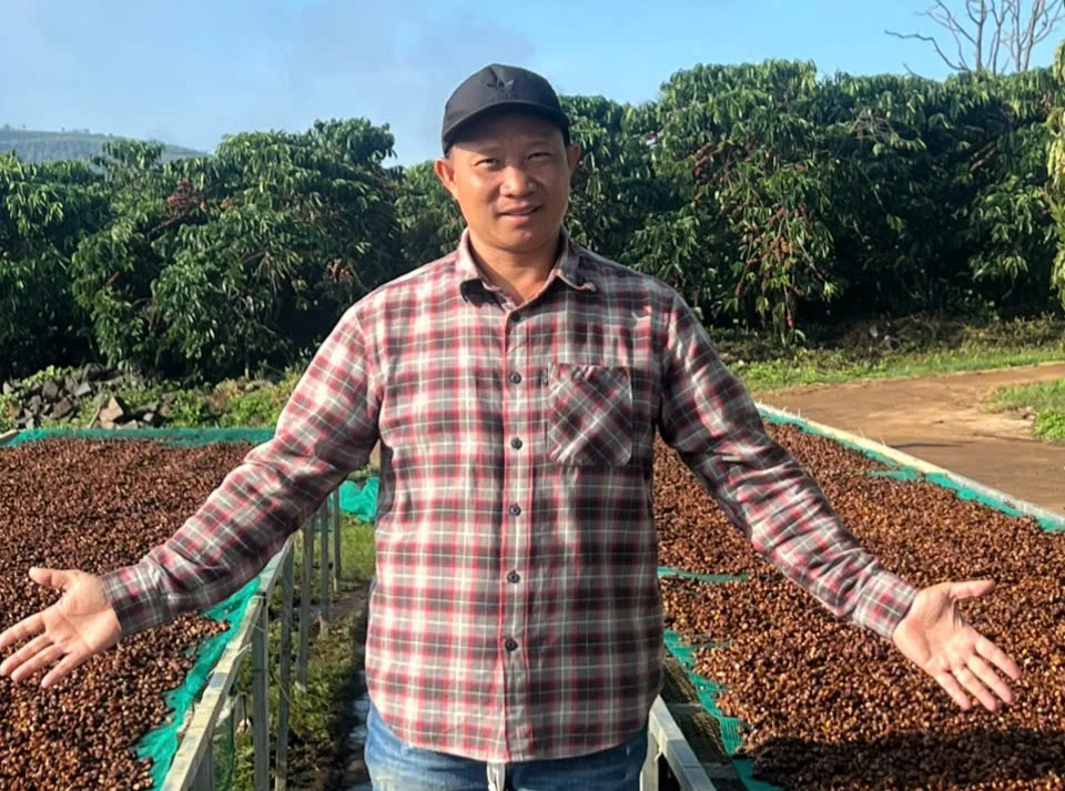 Nông dân xuất sắc Bùi Ngọc Châu (Lâm Đồng) chia sẻ bí quyết làm giàu từ nông nghiệp tuần hoàn, ứng dụng khoa học kỹ thuật và tư duy doanh nhân để cải tạo đất.